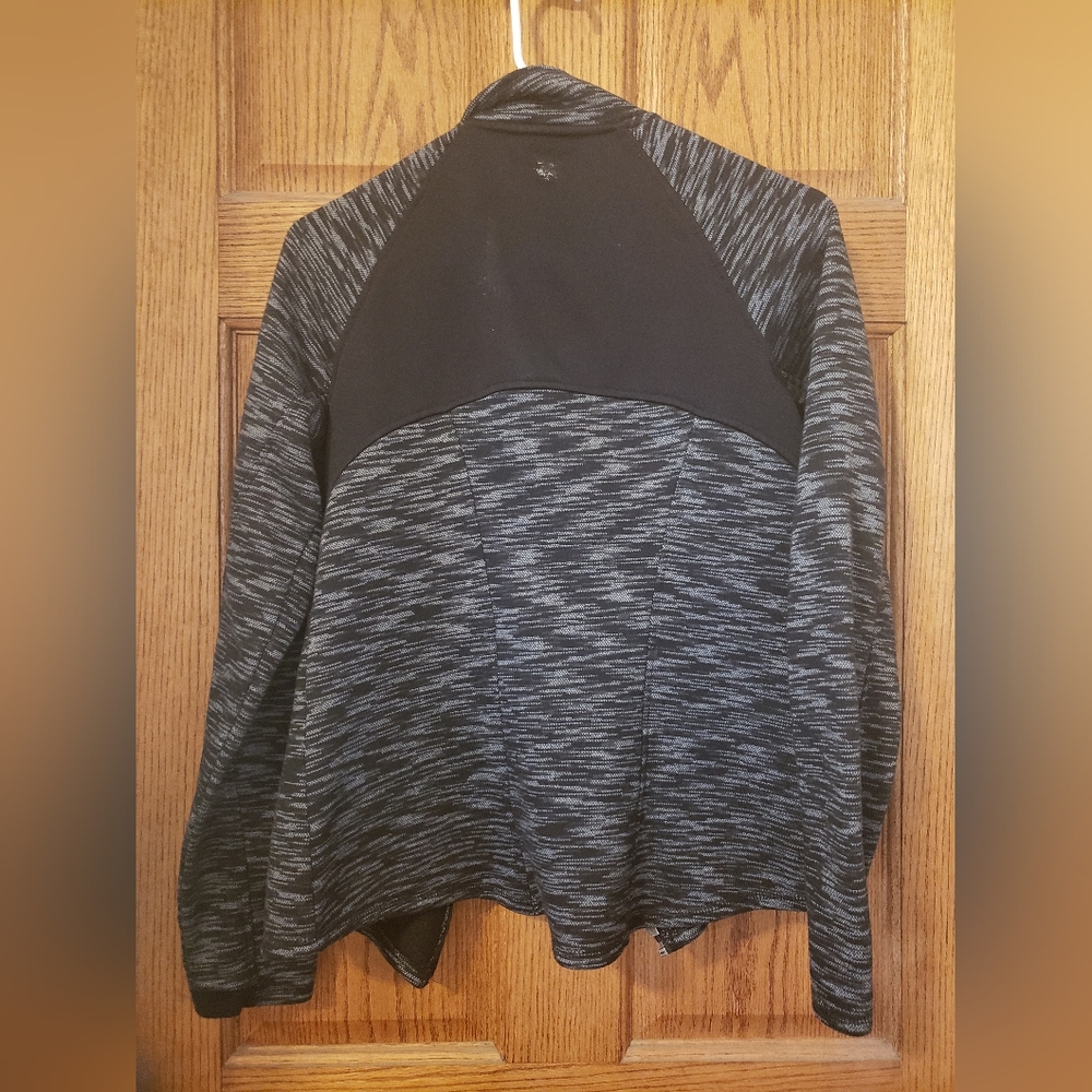 Zip up - Picture 2 of 4